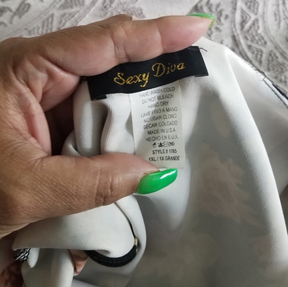 Dress - Picture 4 of 4